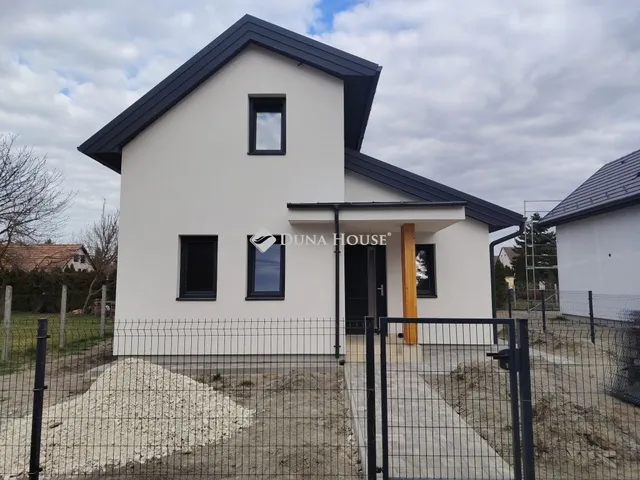 Eladó üdülő és hétvégi ház Balatonkeresztúr 84 nm