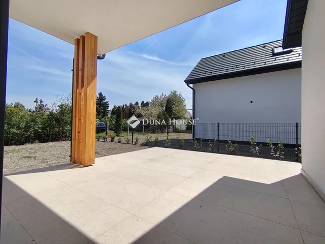 Eladó nyaraló Balatonkeresztúr 84 nm