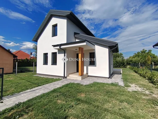 Eladó nyaraló Balatonkeresztúr 84 nm