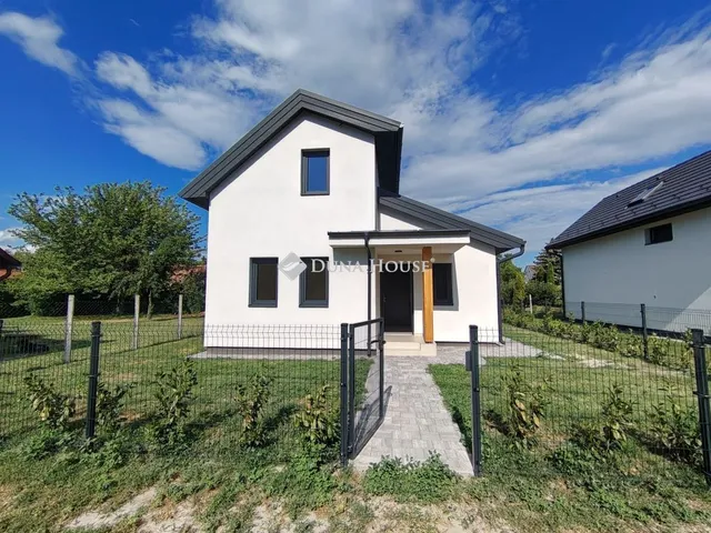 Eladó nyaraló Balatonkeresztúr 84 nm