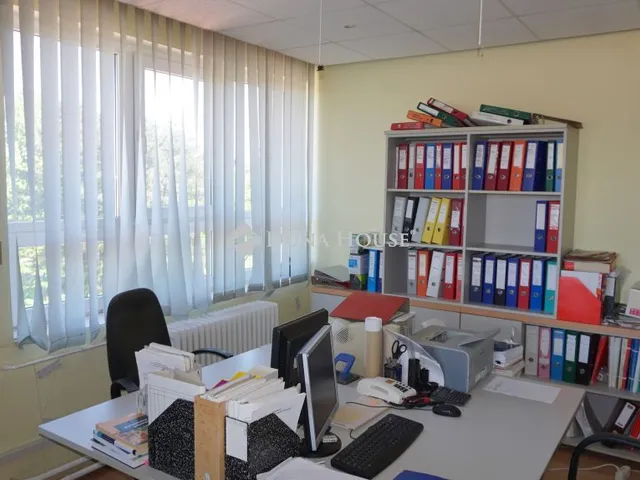 Eladó kereskedelmi és ipari ingatlan Zalaegerszeg, Békeligeti utca 200 nm