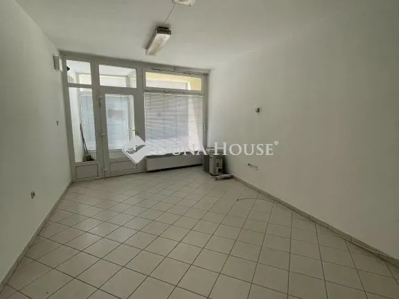 Kiadó kereskedelmi és ipari ingatlan Zalaegerszeg, Mártírok útja 57 nm