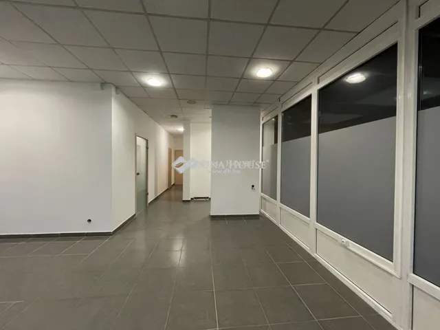 Kiadó kereskedelmi és ipari ingatlan Zalaegerszeg 86 nm