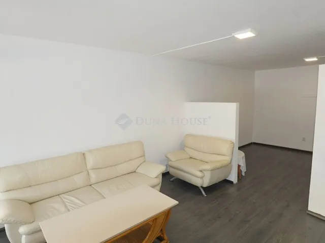 Kiadó kereskedelmi és ipari ingatlan Zalaegerszeg, Balatoni út 41 nm