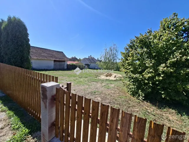 Eladó telek Batyk 1097 nm
