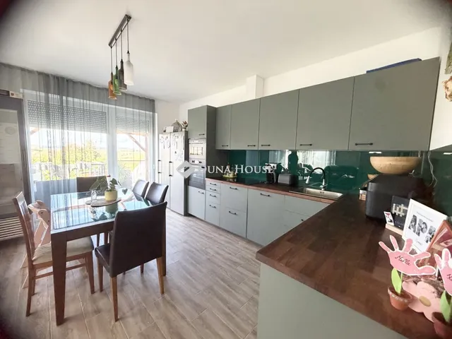Eladó lakás Teskánd 93 nm