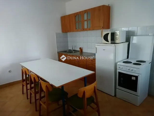 Kiadó kereskedelmi és ipari ingatlan Esztergom, Dobogókői út 169 nm