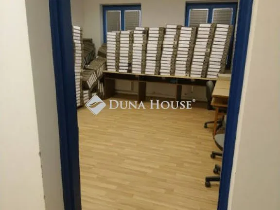 Kiadó kereskedelmi és ipari ingatlan Esztergom, Dobogókői út 169 nm