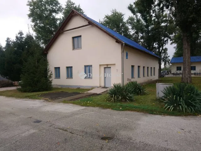 Kiadó lakás Esztergom 169 nm