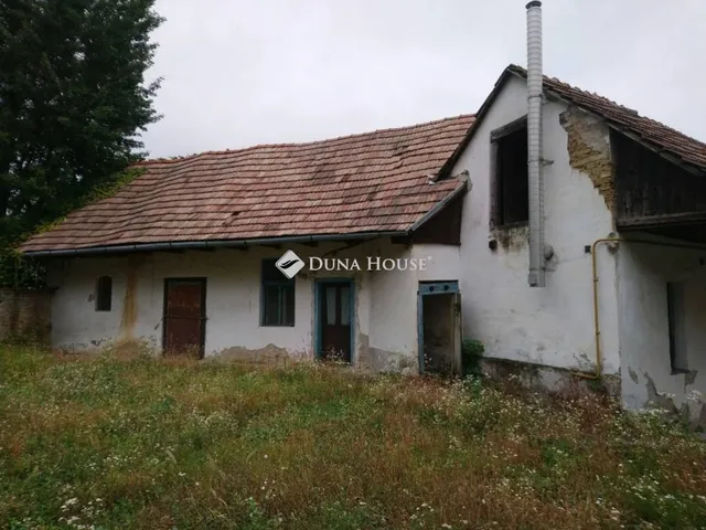 Eladó kereskedelmi és ipari ingatlan Dömös 194 nm