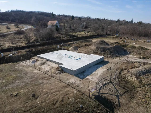 Eladó lakás Esztergom, Vaskapui út 140 nm