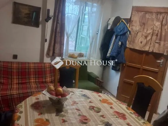 Eladó ház Úny 187 nm