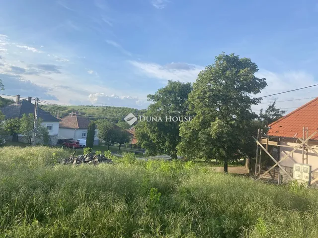 Eladó telek Mogyorósbánya 896 nm