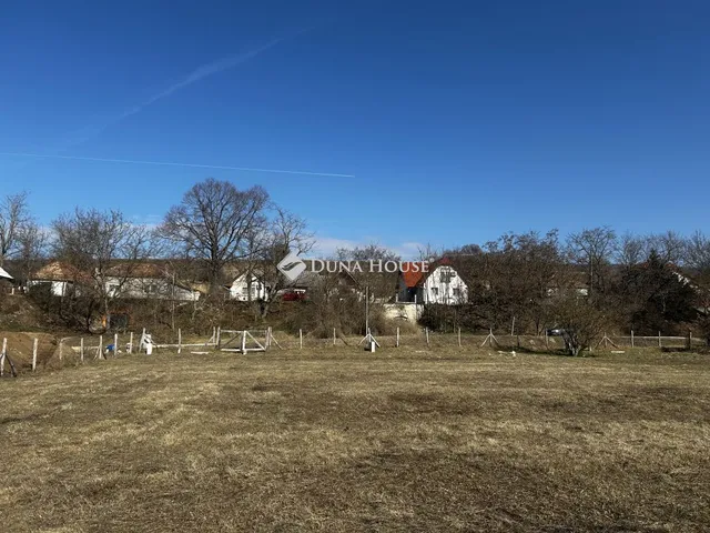 Eladó telek Piliscsév 672 nm