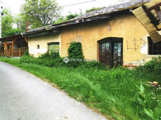 Eladó telek Kesztölc 307 nm