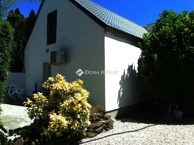 Eladó ház Úny 90 nm