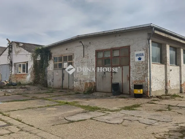 Eladó kereskedelmi és ipari ingatlan Dorog 600 nm