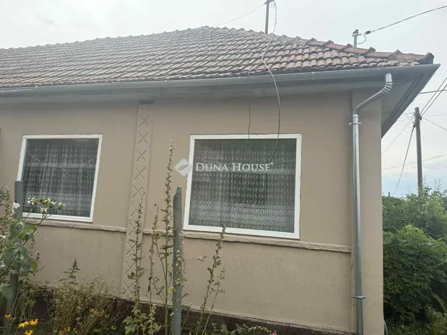 Eladó ház Szentlőrinckáta, Turai utca 75 nm