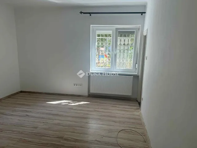 Kiadó lakás Esztergom, Erzsébet királyné utca 38 nm
