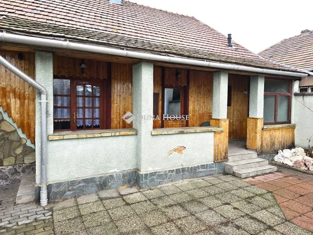 Kiadó ház Esztergom, Pozsonyi utca 65 nm