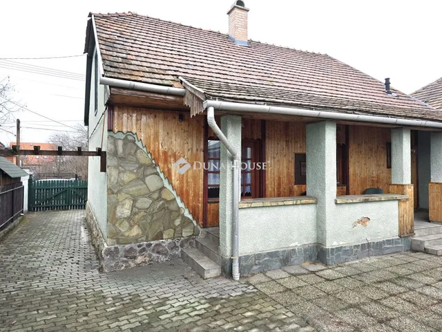 Kiadó ház Esztergom, Pozsonyi utca 65 nm