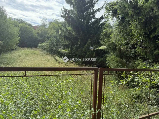 Eladó telek Kesztölc, Klastrom utca 800 nm