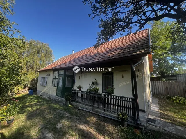 Eladó ház Úny 70 nm