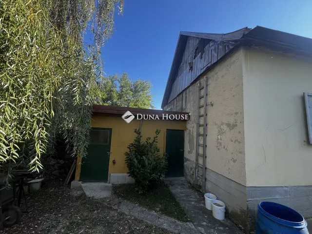 Eladó ház Úny, Határ utca 70 nm