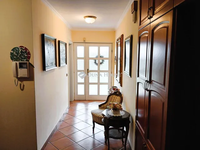 Eladó ház Esztergom, Visegrádi út 350 nm