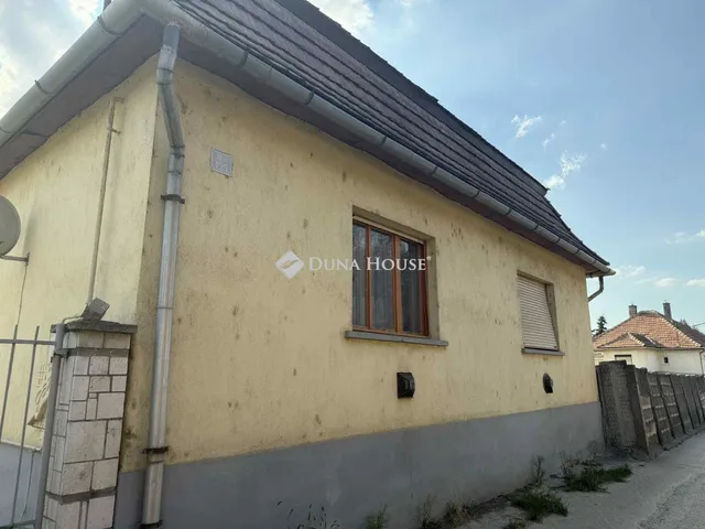 Eladó ház Sárisáp 70 nm