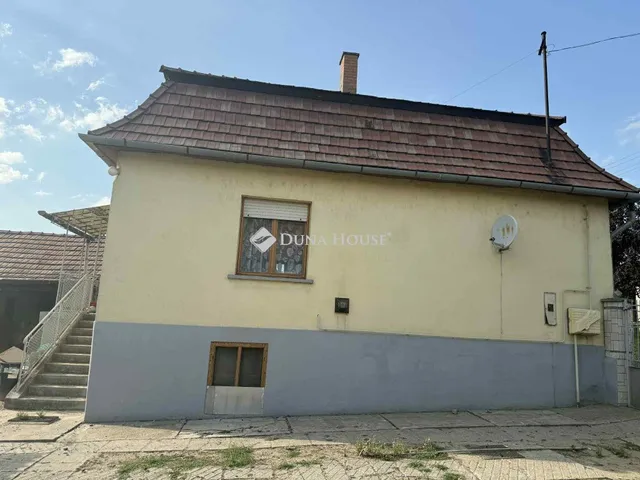 Eladó ház Sárisáp, Fő út 70 nm