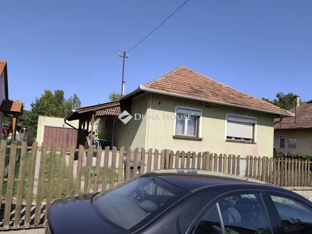 Eladó ház Sárisáp, Köztársaság utca 65 nm