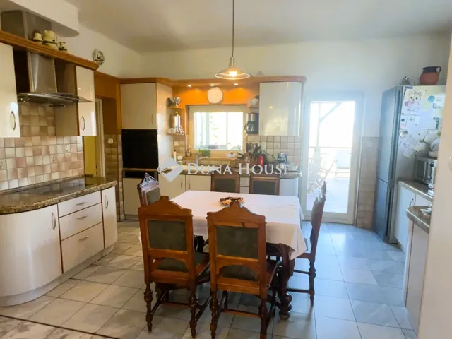 Eladó ház Solymár, Szabadság utca 220 nm