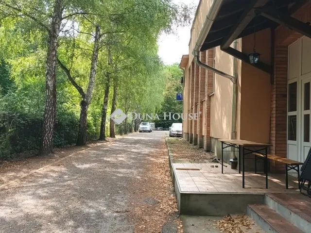 Eladó kereskedelmi és ipari ingatlan Csolnok 900 nm