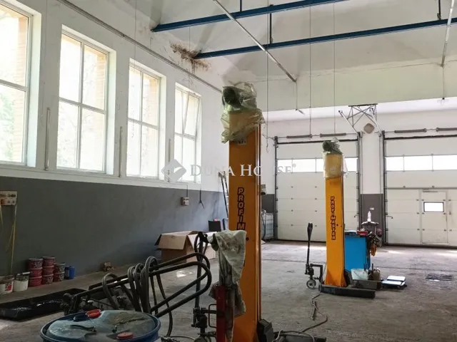 Eladó kereskedelmi és ipari ingatlan Csolnok 900 nm