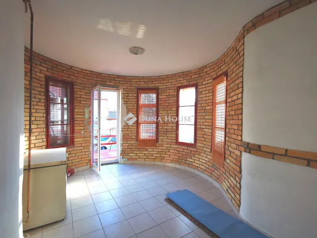 Eladó ház Sárisáp, Fő út 118 nm