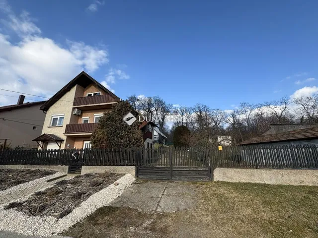 Eladó ház Csolnok, Hársfa utca 166 nm