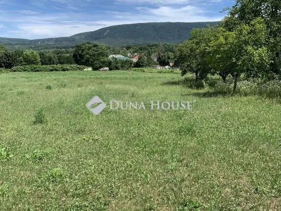 Eladó telek Piliscsév 960 nm