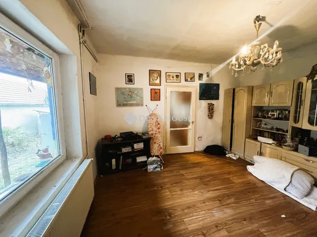 Eladó ház Piliscsév, Hősök tere 76 nm