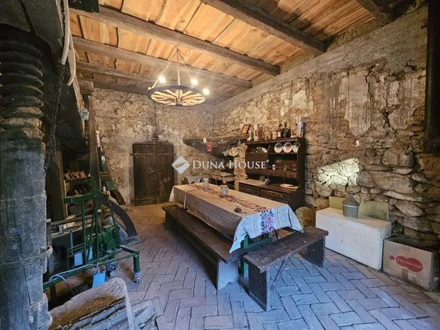 Eladó telek Nyergesújfalu, Németvölgy 306 nm