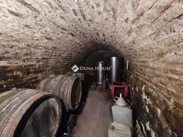 Eladó telek Nyergesújfalu, Németvölgy 306 nm