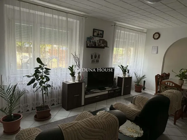 Eladó ház Esztergom, Kenderesi utca 134 nm