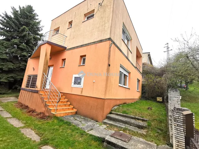 Eladó ház Lábatlan, Balassi utca 177 nm