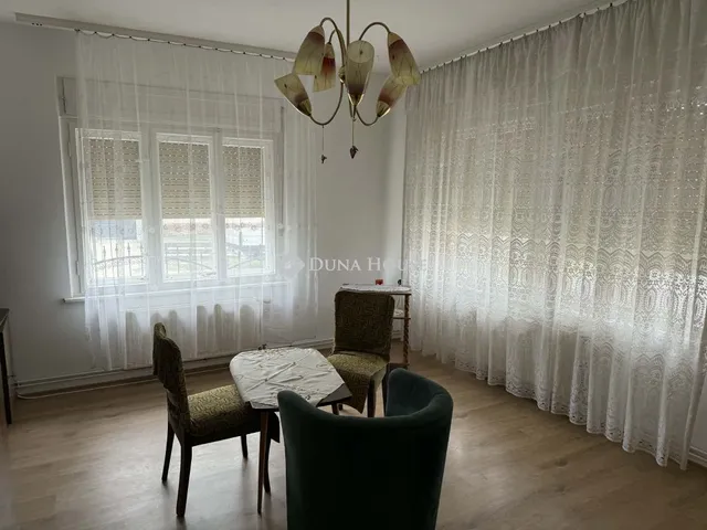 Eladó ház Tokod, Béke utca 220 nm