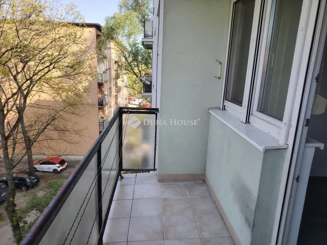 Eladó lakás Tatabánya, Kós Károly utca 42 nm