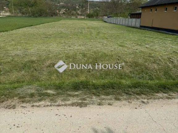 Eladó telek Sárisáp 588 nm