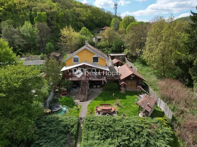 Eladó ház Esztergom, Visegrádi út 220 nm