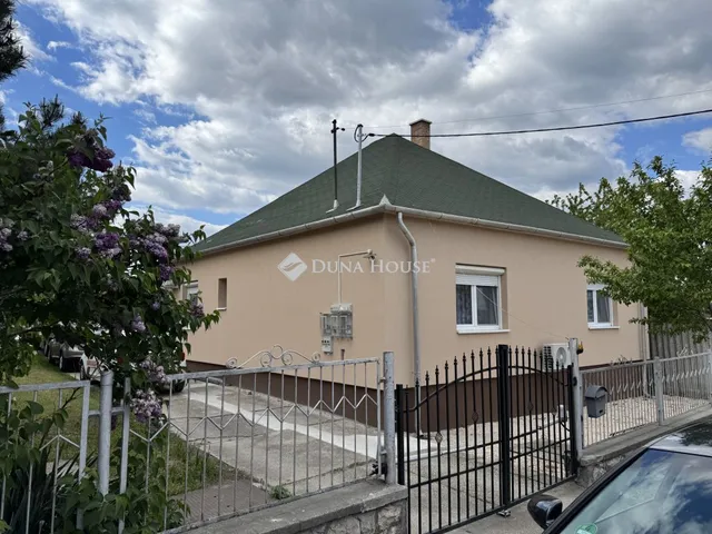 Eladó ház Komárom 100 nm