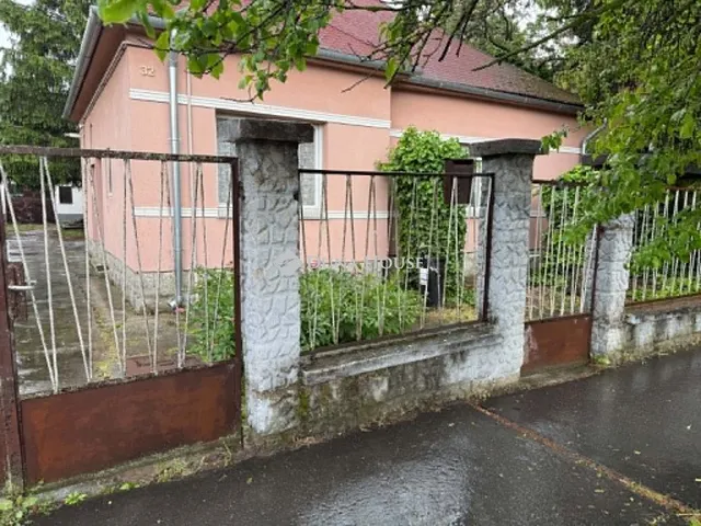 Eladó ház Esztergom, Dobogókői út 89 nm
