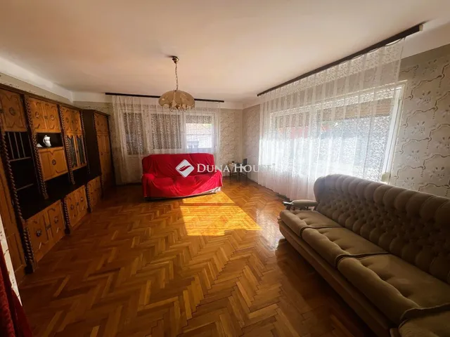 Eladó ház Tokod, Kossuth Lajos utca 228 nm